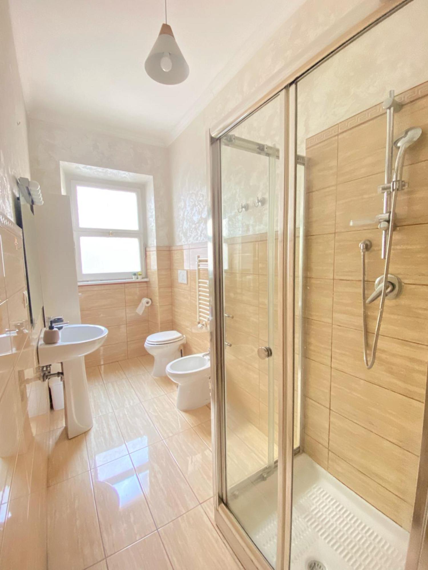 Appartamento Golden Essence - Terrace & Metro *